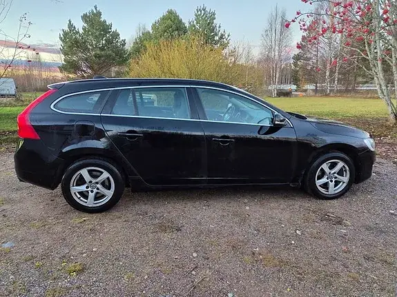 Volvo V60 2016 photo 2