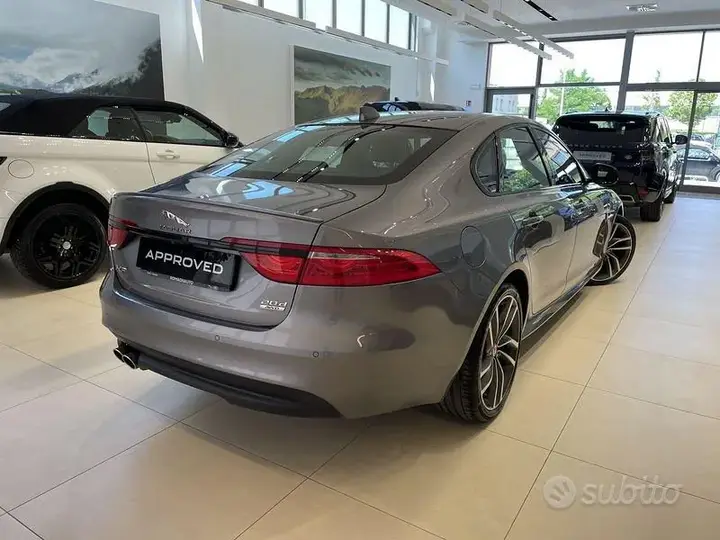 Jaguar Xf 2021 photo 2