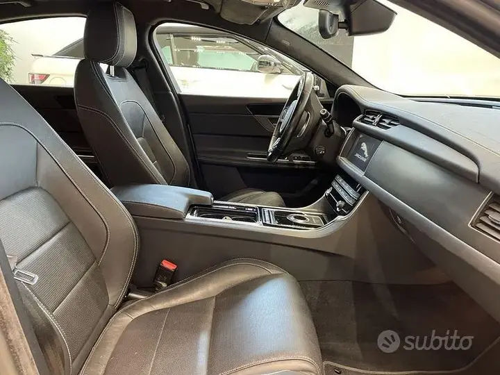 Jaguar Xf 2021 photo 3
