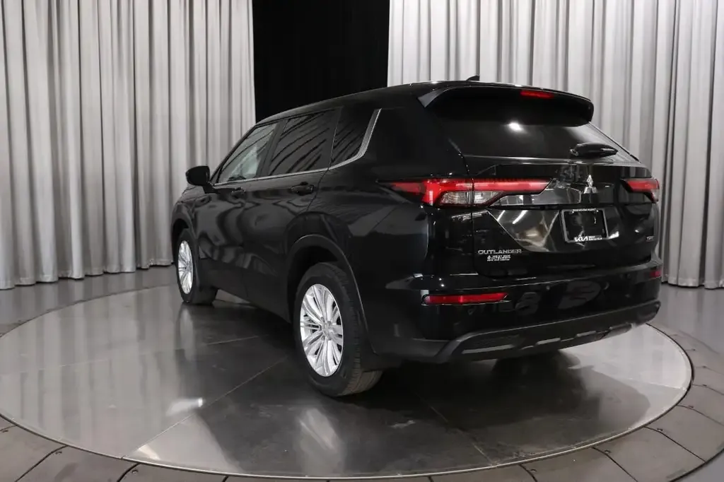 Mitsubishi Outlander 2024 photo 3