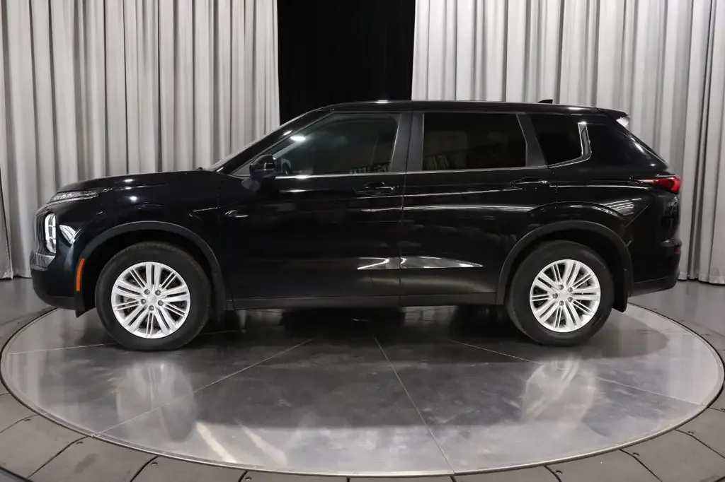 Mitsubishi Outlander 2024 photo 2