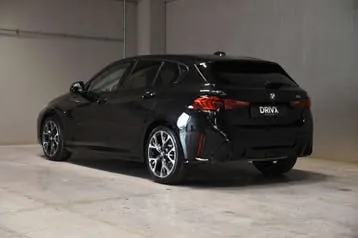 BMW 1 Series 2025 photo 2