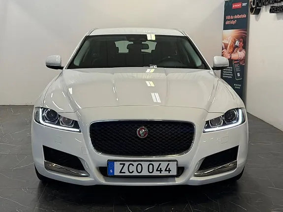 Jaguar Xf 2018 photo 2
