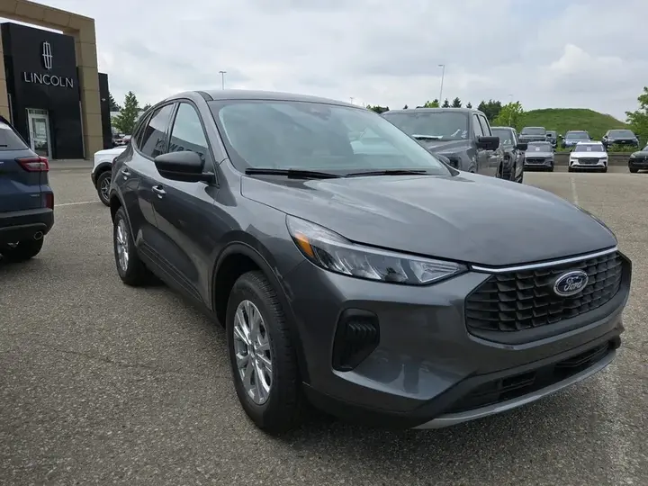 Ford Escape 2025 photo 3