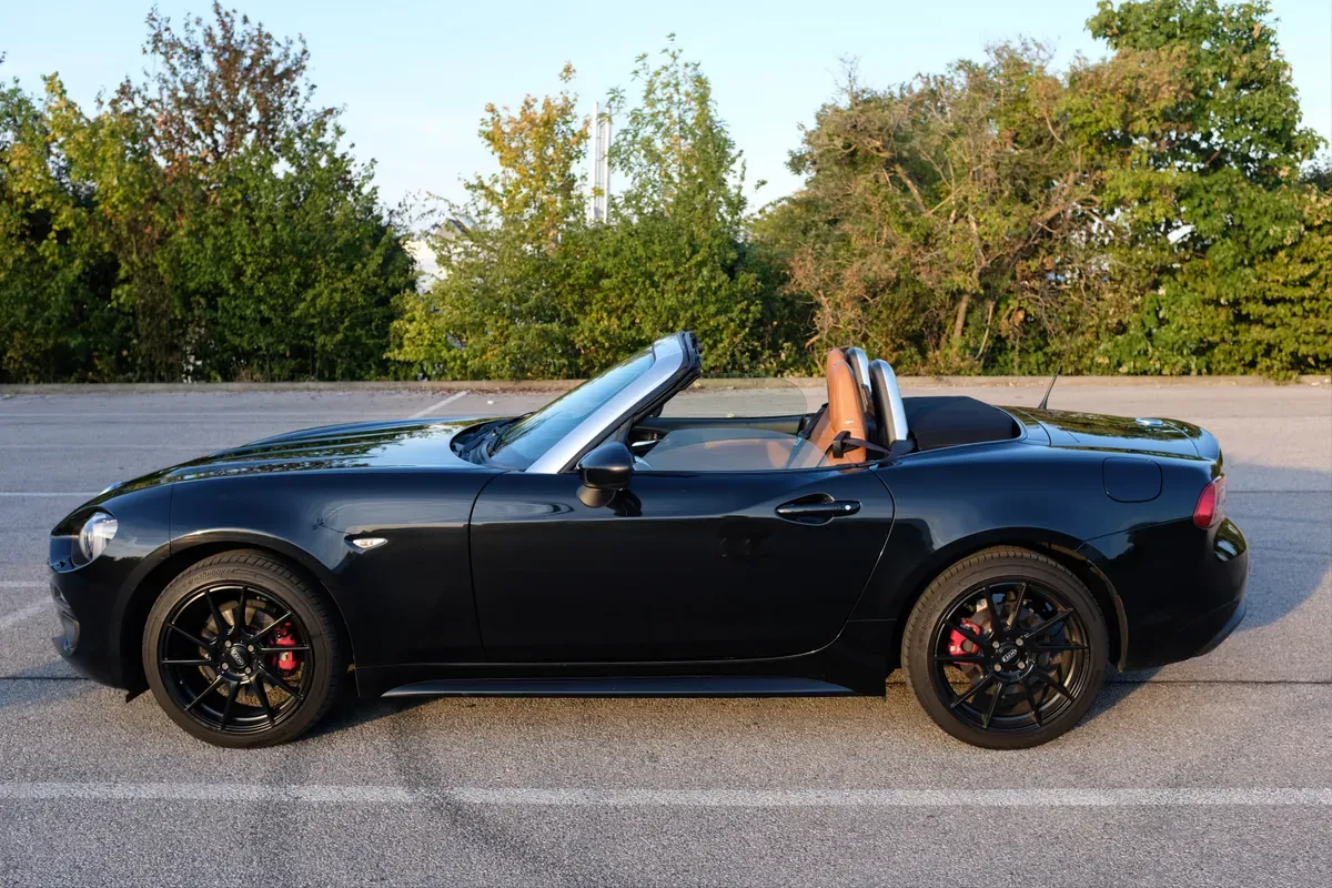 Fiat 124 Spider 2018 photo 2