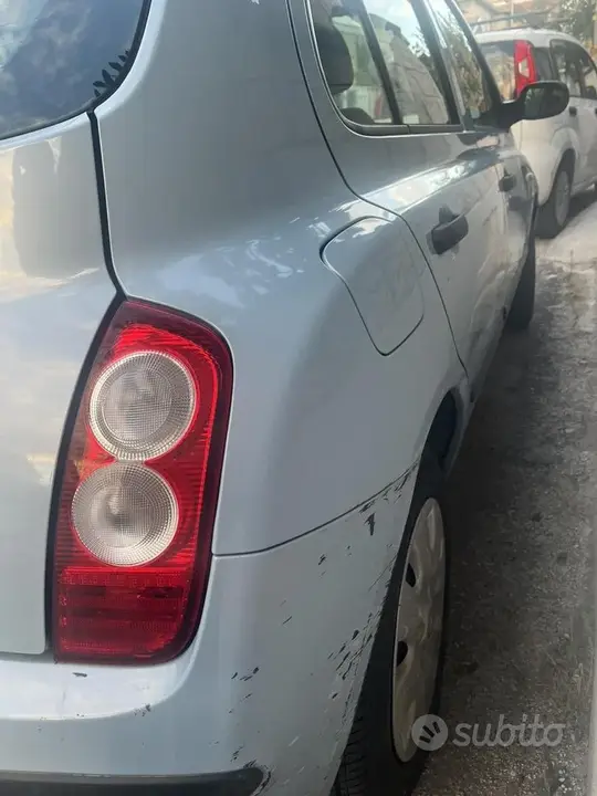 Nissan Micra 2005 photo 3