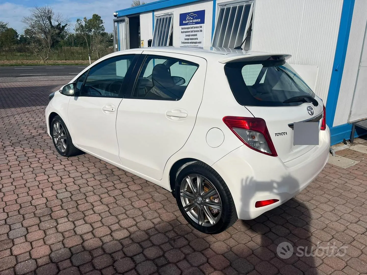 Toyota Yaris 2012 photo 2