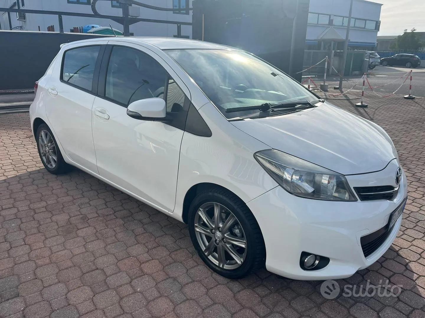 Toyota Yaris 2012 photo 3