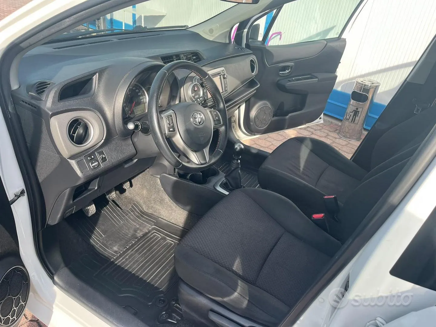 Toyota Yaris 2012 photo 5