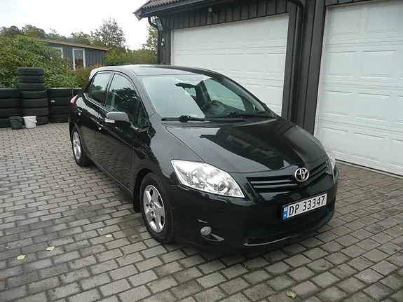 Toyota Auris 2012 photo 3