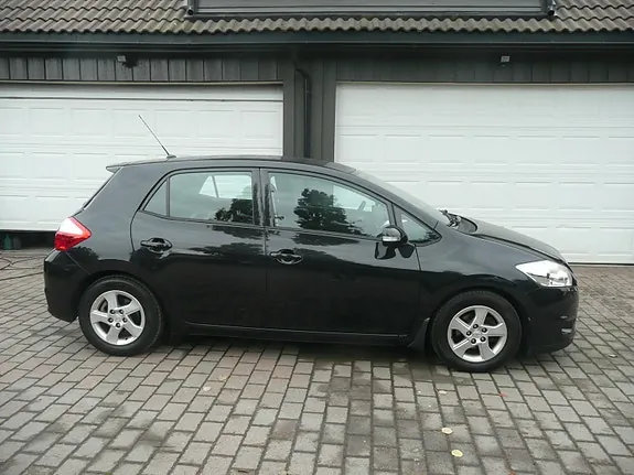 Toyota Auris 2012 photo 2