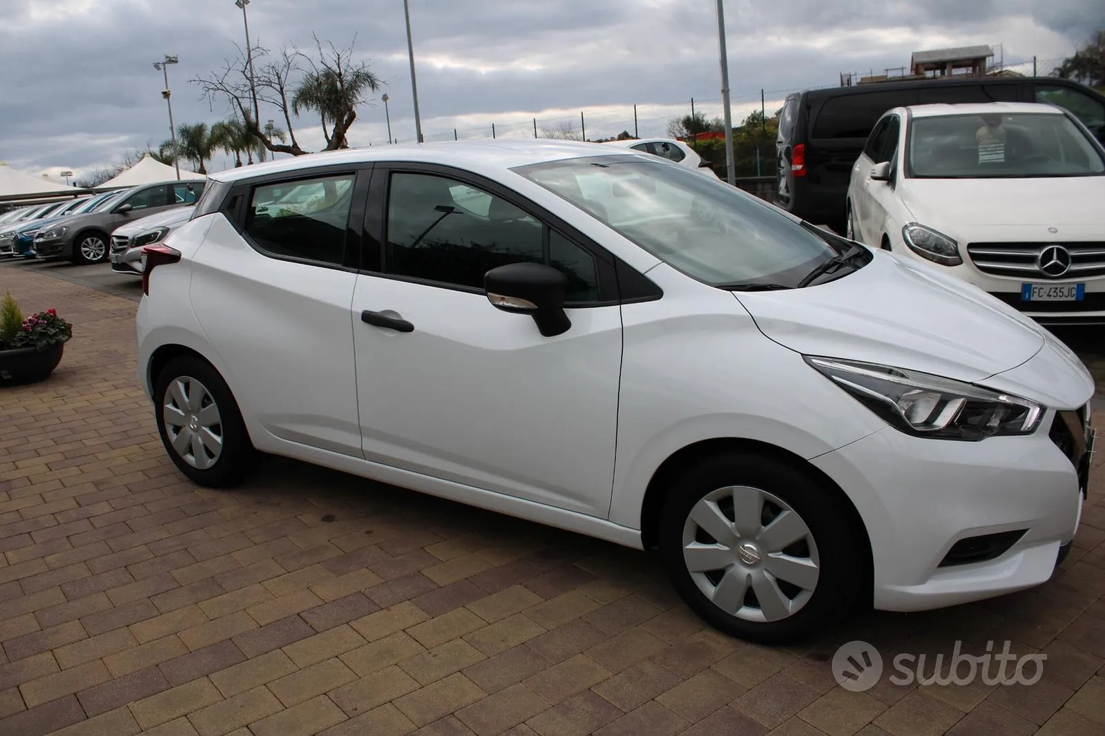 Nissan Micra 2017 photo 4