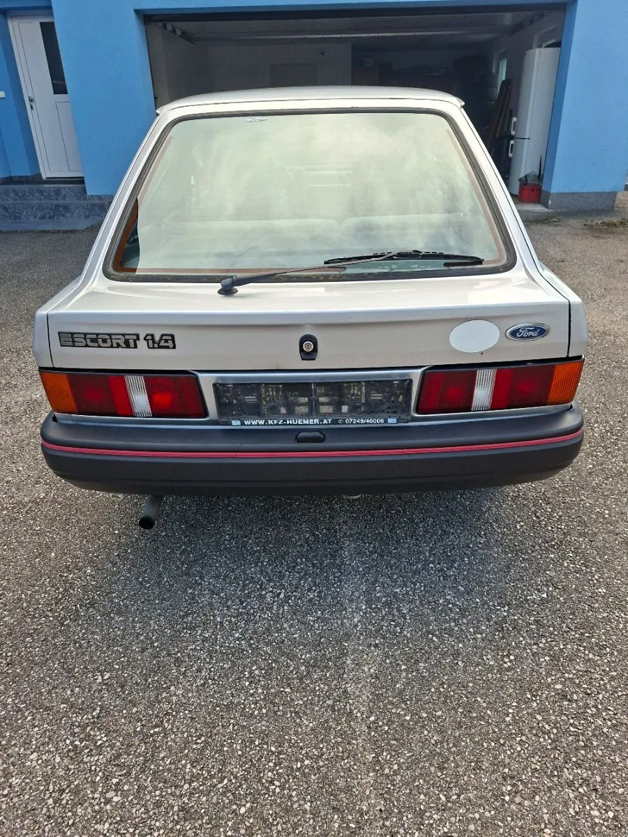 Ford Escort 1987 photo 3