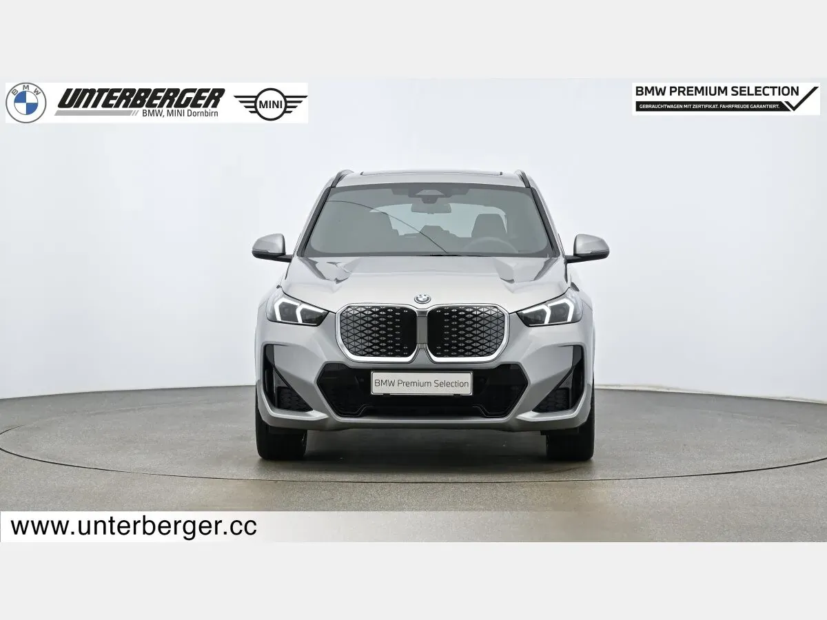 BMW Ix1 2025 photo 3