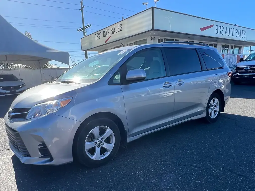 Toyota Sienna 2018 photo 2