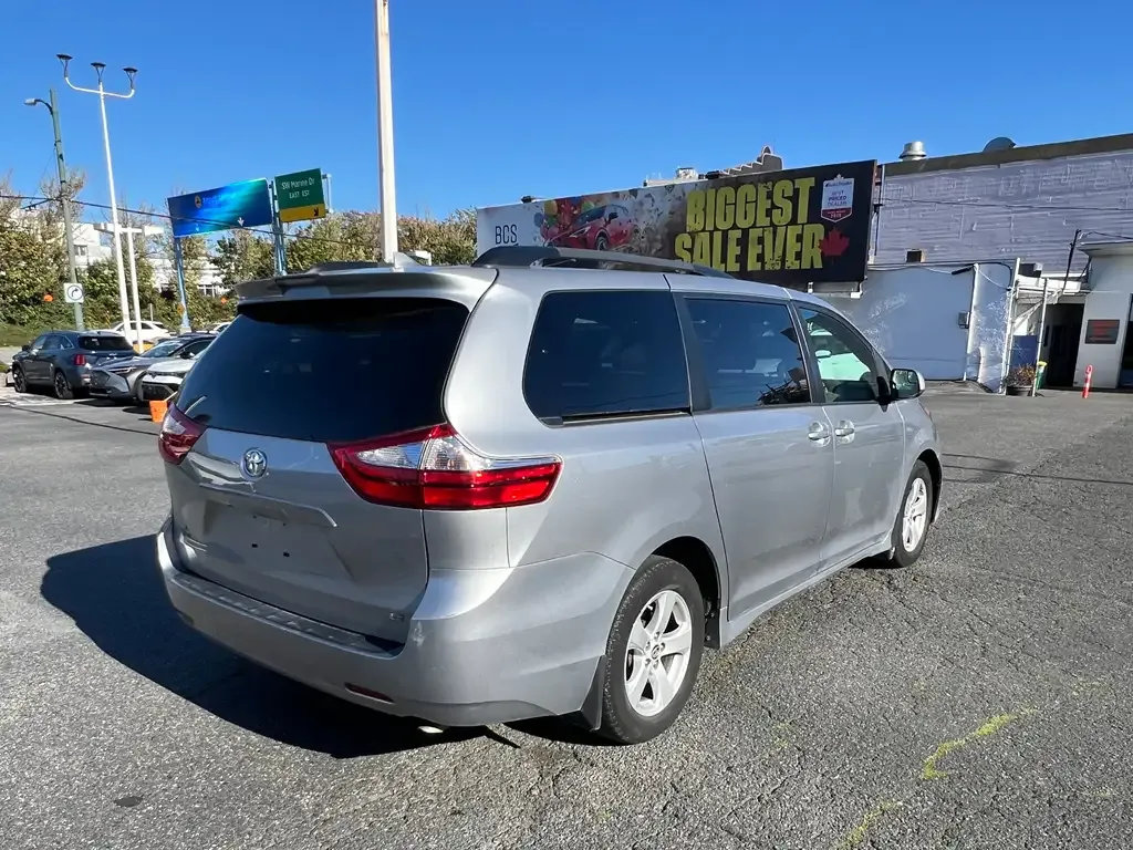 Toyota Sienna 2018 photo 4