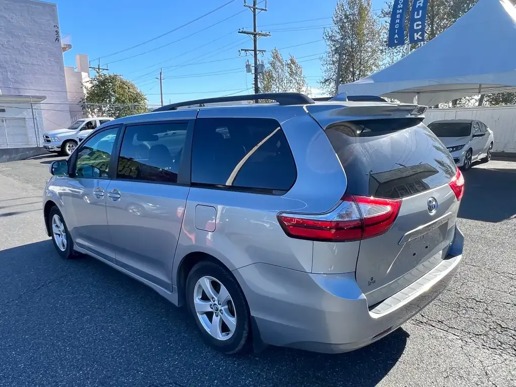 Toyota Sienna 2018 photo 5
