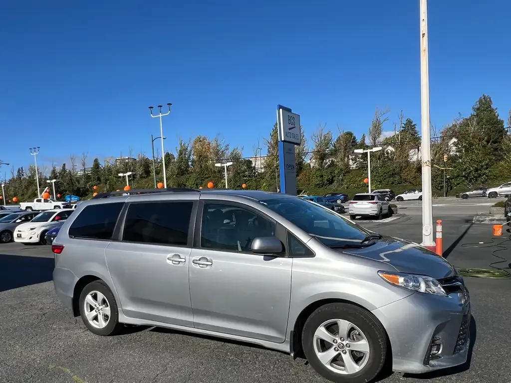 Toyota Sienna 2018 photo 3