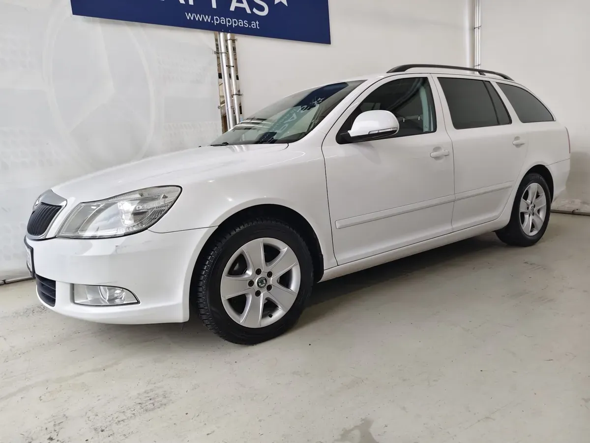 Skoda Octavia 2011 photo 2
