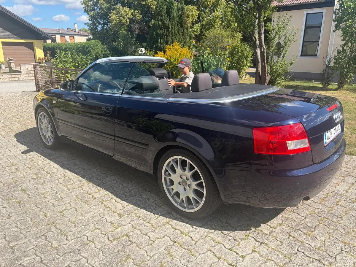 Audi A4 2003 photo 2