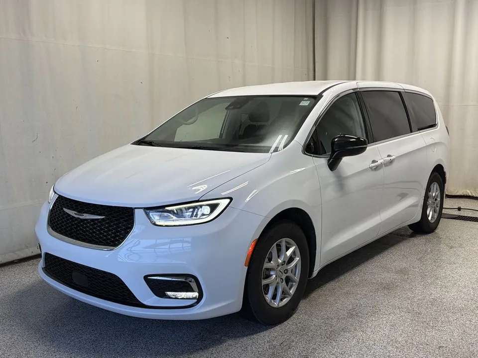 Chrysler Pacifica 2024 photo 2