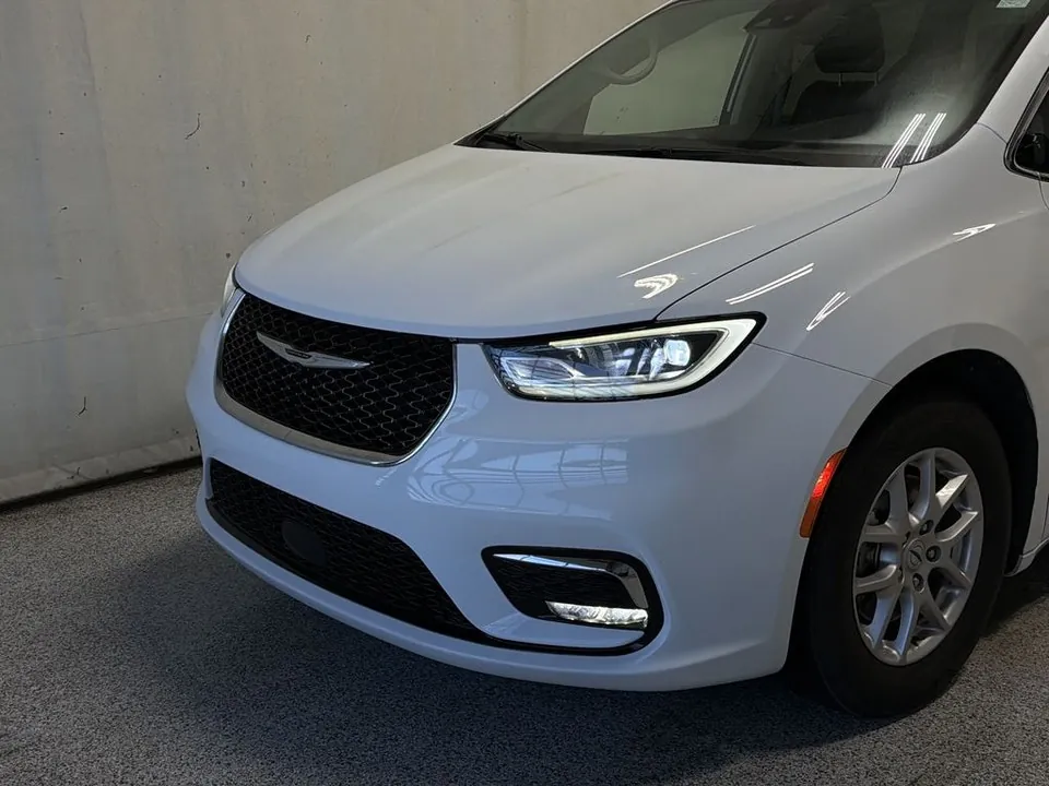 Chrysler Pacifica 2024 photo 3