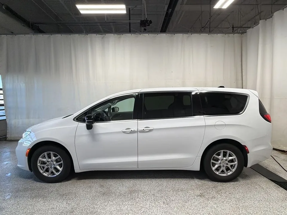 Chrysler Pacifica 2024 photo 5