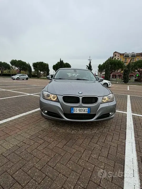 BMW 320D 2010 photo 2