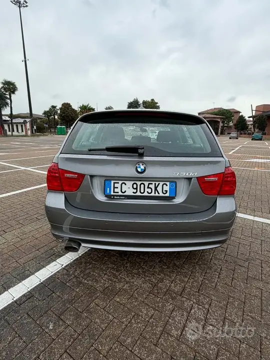 BMW 320D 2010 photo 3