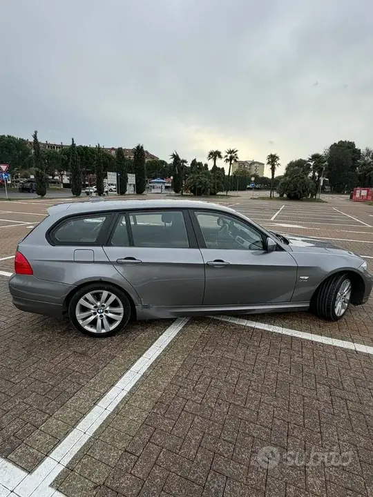 BMW 320D 2010 photo 4