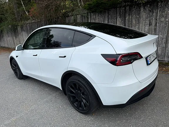 Tesla Model Y 2021 photo 2