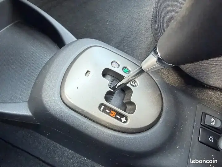 Toyota Yaris 2011 photo 3
