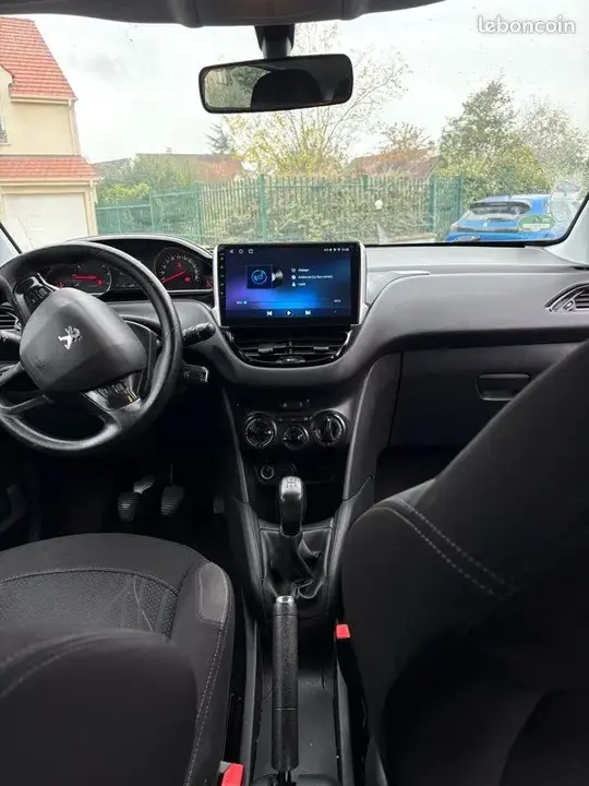 Peugeot 208 2012 photo 3