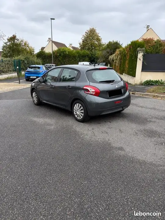 Peugeot 208 2012 photo 2