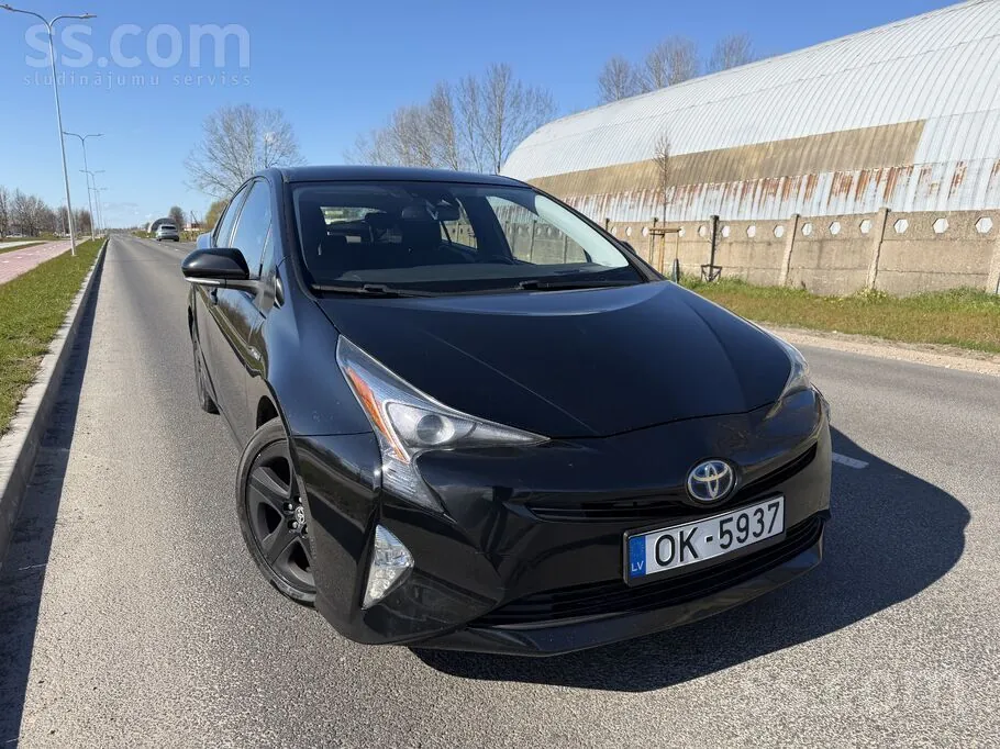 Toyota Prius 2017 photo 2