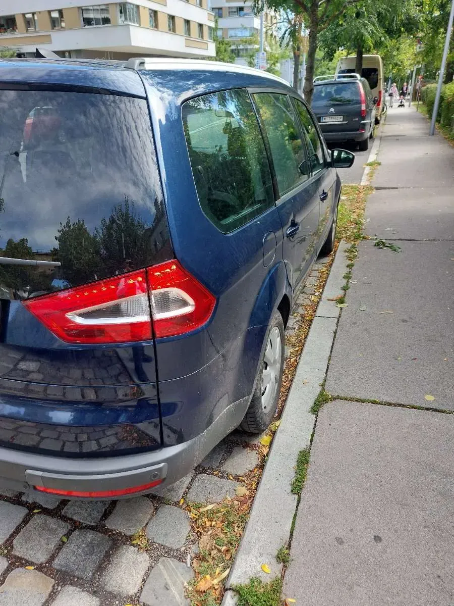 Ford Galaxy 2013 photo 2