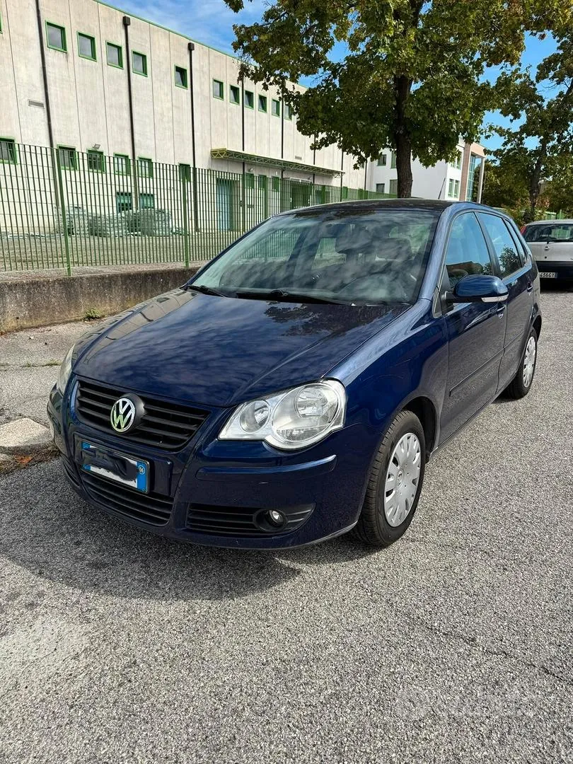Volkswagen Polo 2006 photo 2