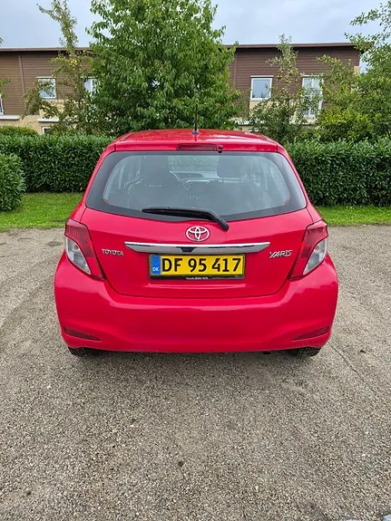 Toyota Yaris 2012 photo 4
