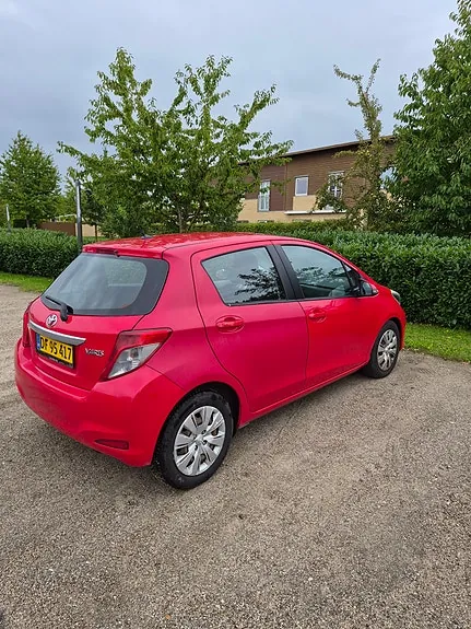 Toyota Yaris 2012 photo 3