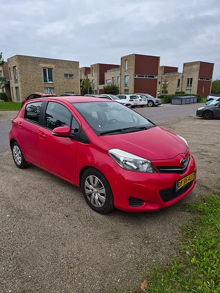 Toyota Yaris 2012 photo 2