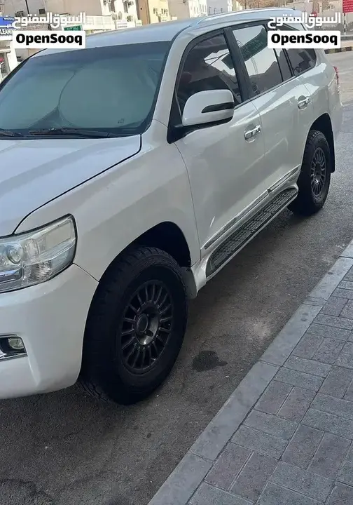 Toyota Land Cruiser 2010 photo 2
