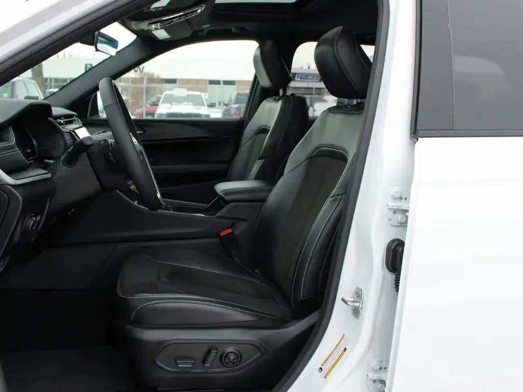 Jeep Grand Cherokee 2025 photo 3