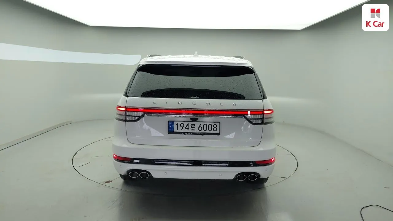 Lincoln Aviator 2023 photo 2
