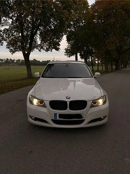 BMW 325I 2010 photo 4