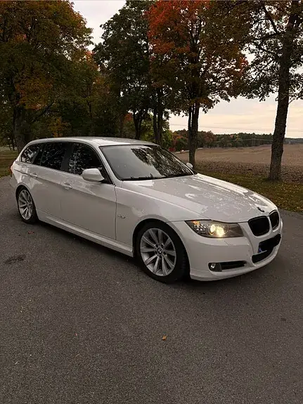 BMW 325I 2010 photo 2