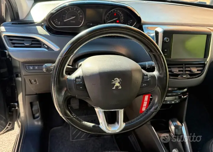 Peugeot 208 2017 photo 3