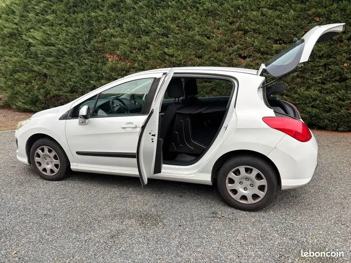 Peugeot 308 2011 photo 2