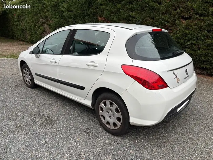 Peugeot 308 2011 photo 3