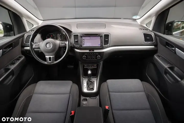 Volkswagen Sharan 2011 photo 2
