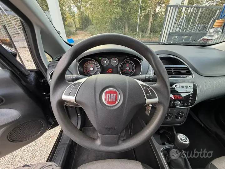 Fiat Grande Punto 2011 photo 5